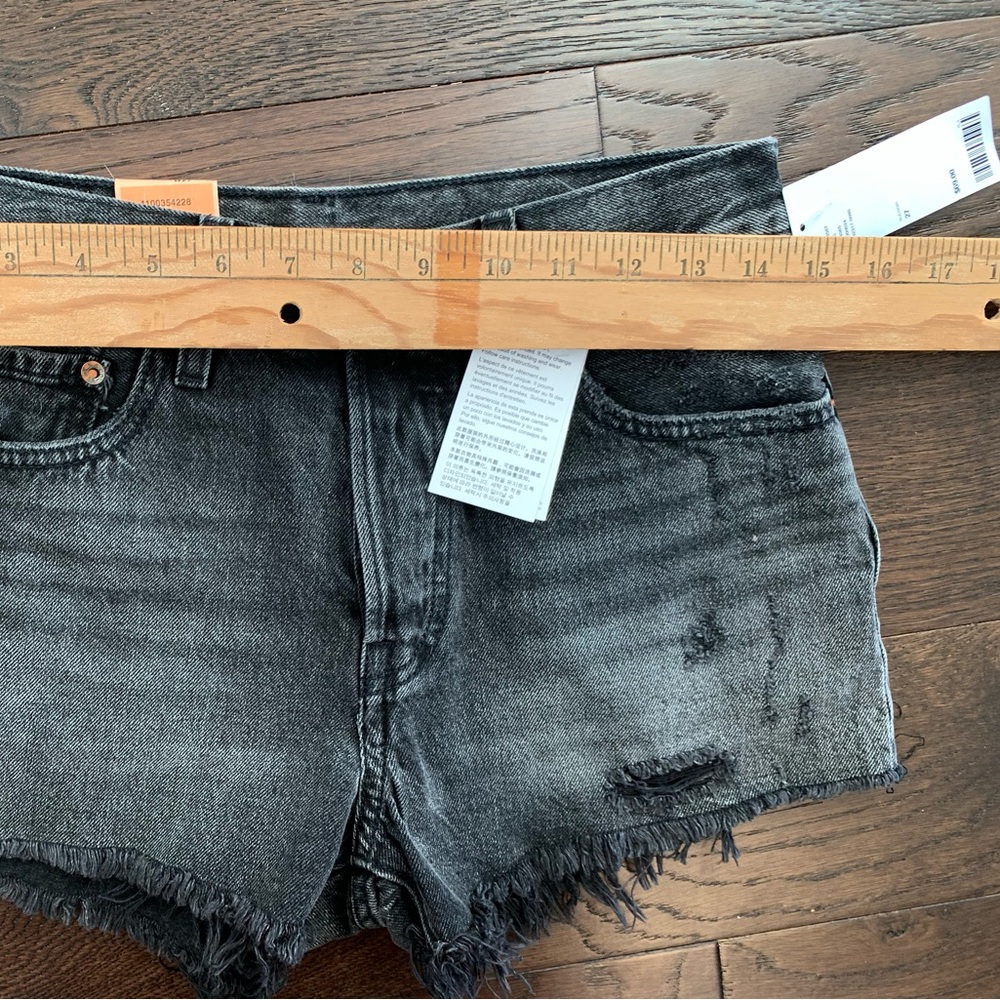 Levi's Women's 501 Shorts Mid Rise Signature Button Sz‎ 27 Black Distressed NWT - Picture 7 of 10